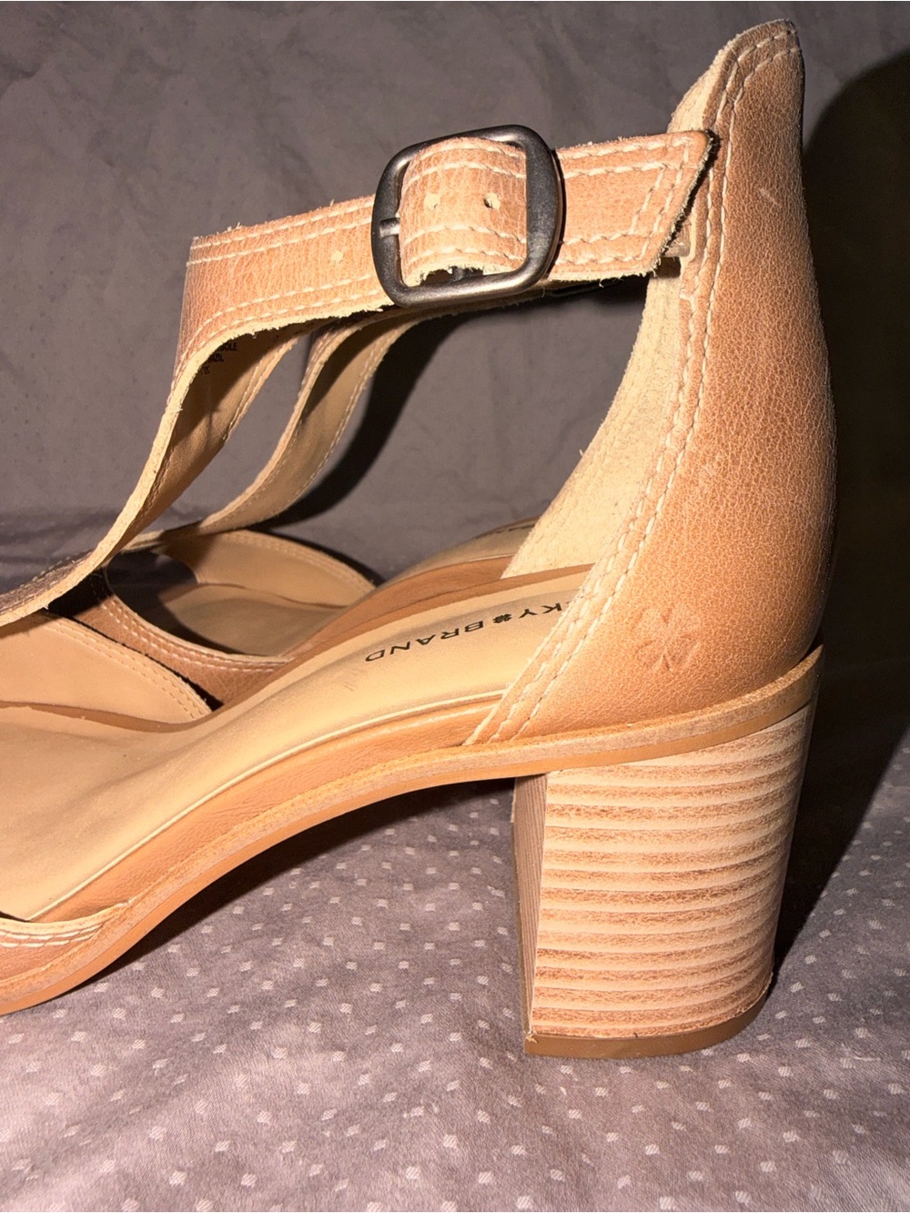 Lucky Brand Sabeni Tan Leather T-Strap Block Heel Sandals - Size 9.5 - Picture 2 of 8